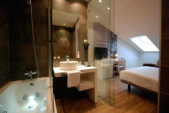 En el hotel Andia encontrarás habitaciones con jacuzzi privado en Pamplona para una noche romántica