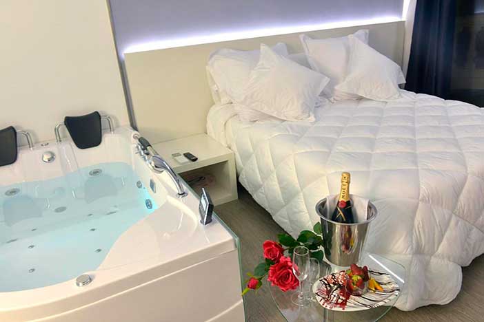 El hotel Pelayo tiene habitaciones con jacuzzi en Albacete
