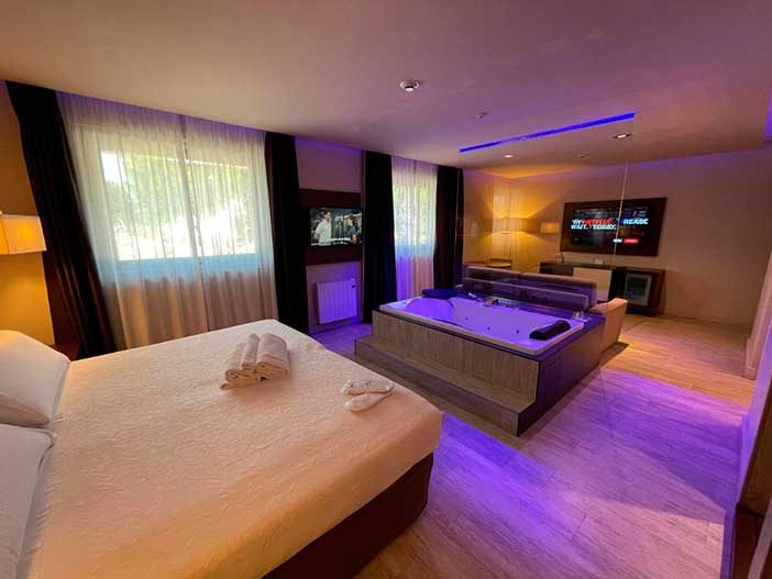 El hotel Félix es uno de los hoteles con jacuzzi privado en la habitación más cercanos al centro de Tarragona