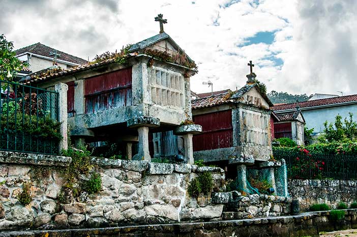 Combarro es uno de los pueblos más románticos de Galicia para una escapada en pareja