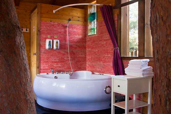 En Xalet de Prades encontrarás románticos alojamientos con jacuzzi privado en Tarragona