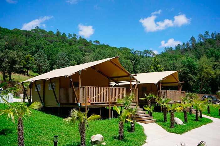 Can Bora Lodges ofrece cabañas tipo safari en Girona