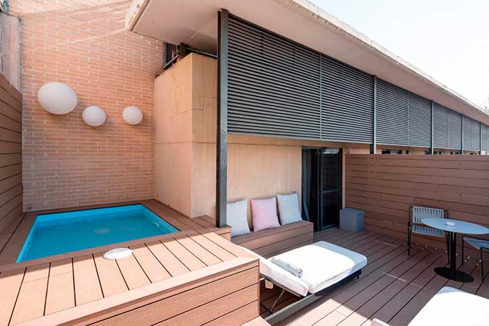 Las habitaciones deluxe del Catalonia Eixample 1864 son habitaciones con piscina privada en Barcelona 