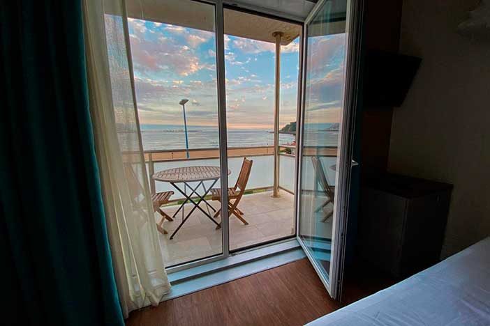 El Petit Palace Tamarises es un hotel romántico cerca de Bilbao con vistas al mar