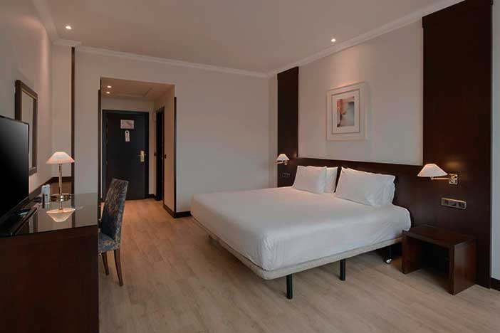 EXE hotel tiene habitaciones con jacuzzi en Oviedo