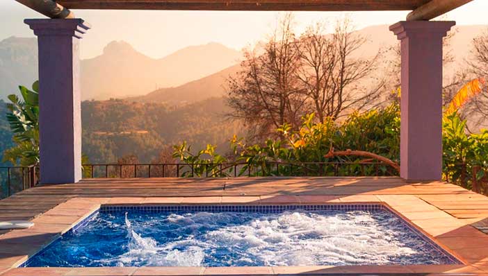 El boutique hotel Finca El Tosal es un  hotel sólo para adultos en Alicante con jacuzzi exterior y habitaciones con jacuzzi privado
