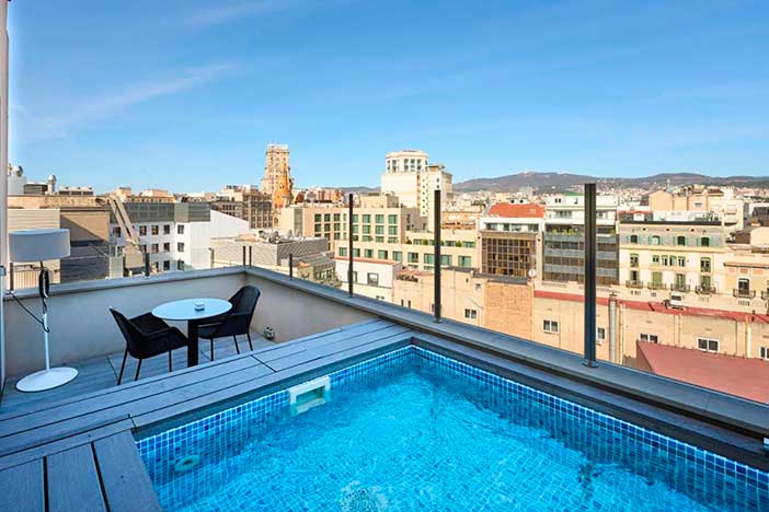 Catalonia Square es un hotel de la cadena Catalonia que ofrece habitaciones con piscina en Barcelona 