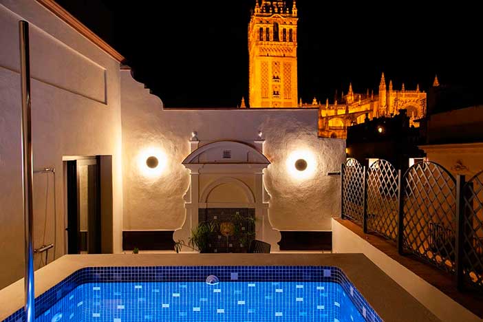 Welldone Cathedral tiene habitaciones con piscina privada con vistas en Sevilla