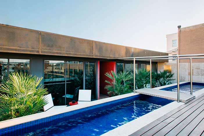Granados 83 es un hotel de Barcelona con habitaciones dúplex con piscina semi privada