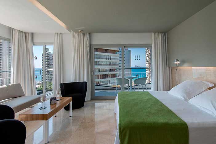 Algunas habitaciones del hotel Belroy de Benidorm tienen jacuzzi privado