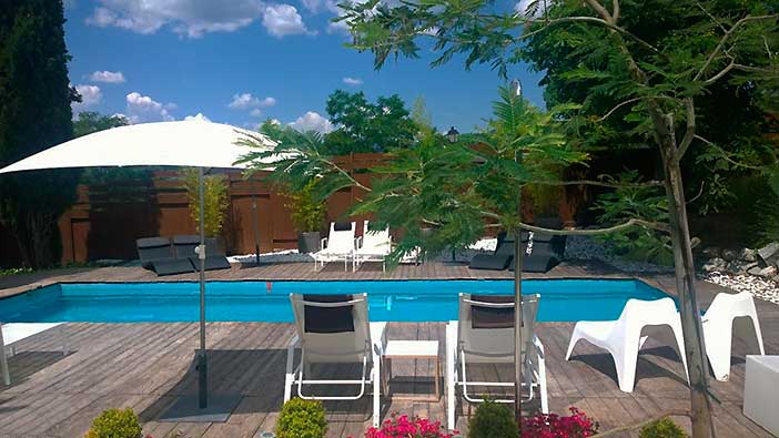 El hotel Box Art La Torre es uno de los hoteles con piscina en la Sierra de Madrid que más valoran las parejas 