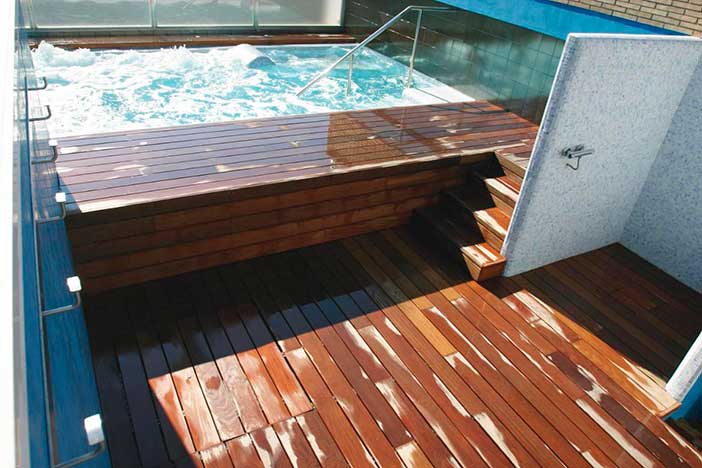 El hotel Regente Aragón Gastronómico es el mejor hotel con jacuzzi en la habitación en Salour