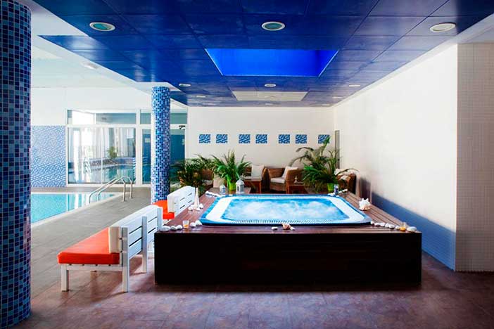 Ibersol Spa Aqquaria ofrece apartamentos turísticos con jacuzzi en Salou