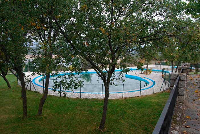 El Camping de Cervera de Buitrago es un camping con piscina en Madrid 