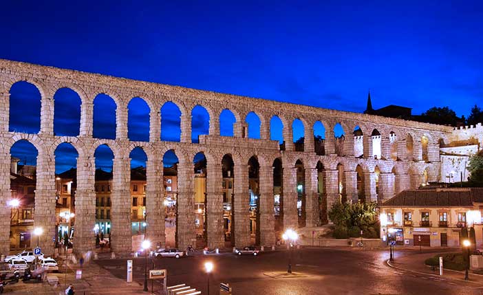 El Acueducto de Segovia es un sitio que visitar cerca de Madrid con tu pareja Patrimonio de la Humanidad