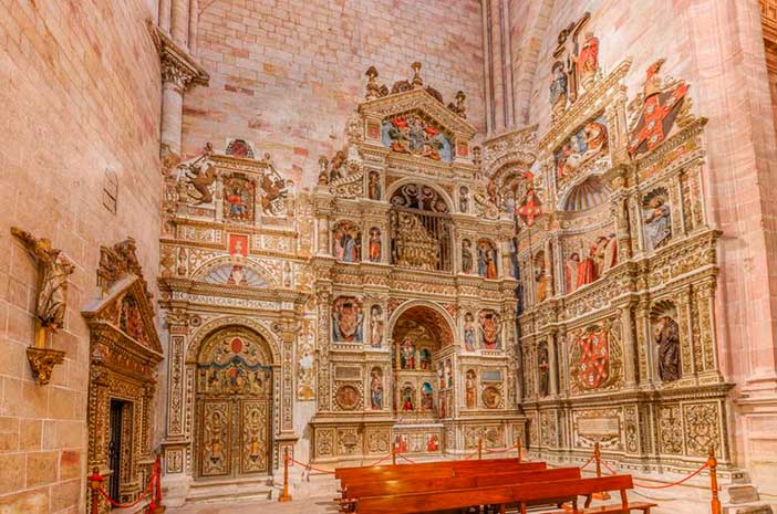 Sigüenza es uno de los sitios más bonitos que ver cerca de Madrid en pareja por su patrimonio cultural y su entorno natural