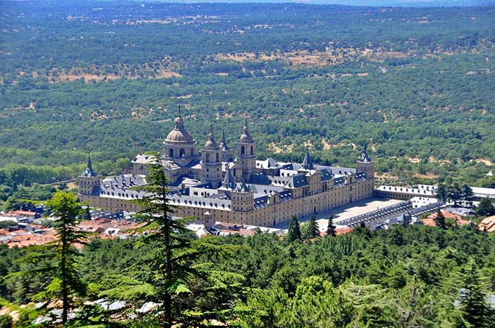 El Escorial es un buen destino para una escapada en pareja cerca de Madrid