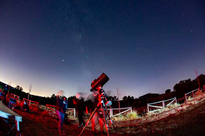 Observar estrellas es uno de los planes de verano en Madrid más fáciles de realizar