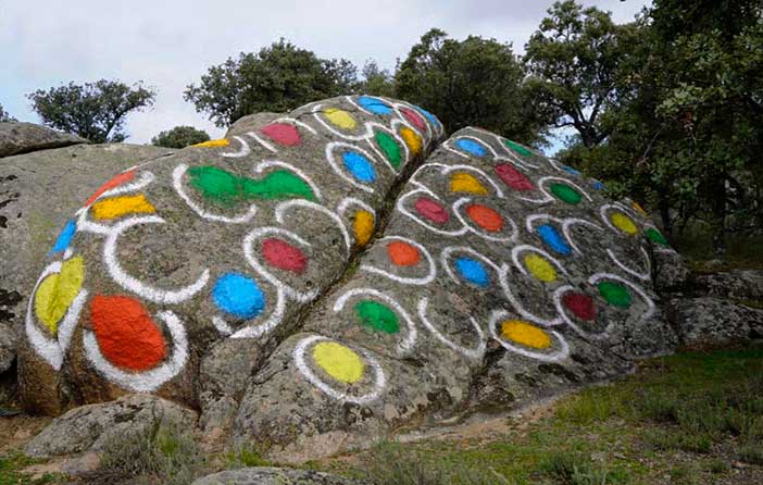 Las Piedras de Garoña son uno de los sitios más originales que visitar cerca de Madrid con tu pareja