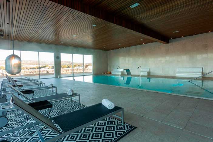 Hotel & spa Arzuaga es un hotel con spa de Castilla y León ambientado en la cultura del vino