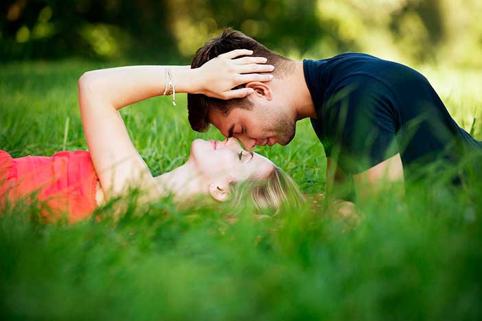 Una sesión de fotos privada es uno de los planes para hacer en pareja más románticos