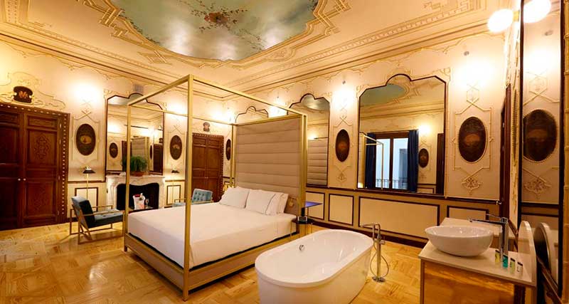 Axel Hotel Madrid es un hotel gay friendly entre los mejores hoteles para parejas en Madrid