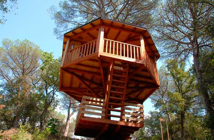 Las cabañas Dosrius son de las pocas cabañas de madera en los árboles que hay en Cataluña