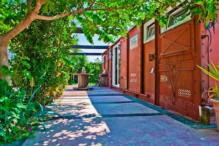 Alojamiento Vagón Rural es un hotel muy curioso porque utilizada vagones de tren para sus habitaciones