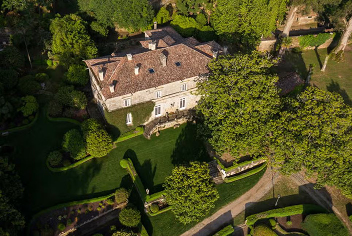 Los pazos son edificios históricos muy interesantes para visitar en pareja en Galicia